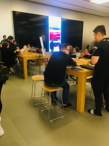 Computer Store «Apple Los Cerritos», reviews and photos, 242 Los Cerritos Center, Cerritos, CA 90703, USA