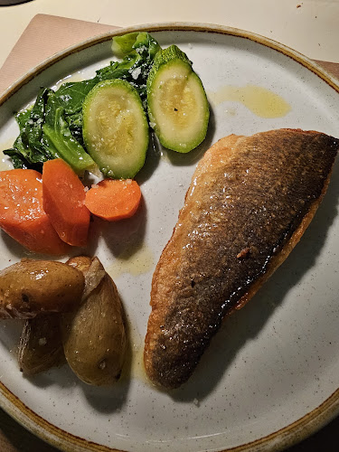 Λαδόκολλα - Εστιατόριο