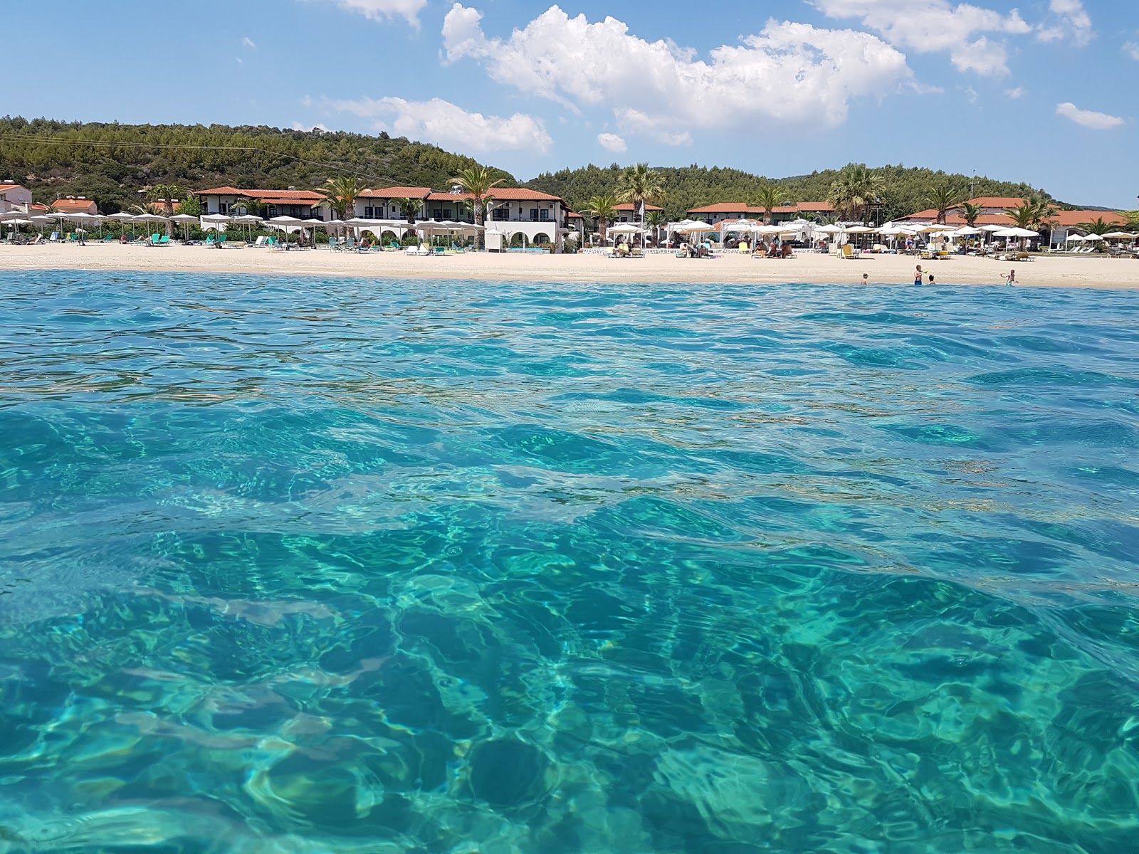 Foto de Salonikiou beach III - lugar popular entre os apreciadores de relaxamento