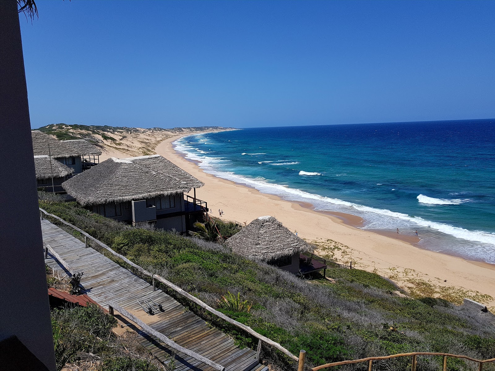 Praia da Rocha'in fotoğrafı turkuaz su yüzey ile