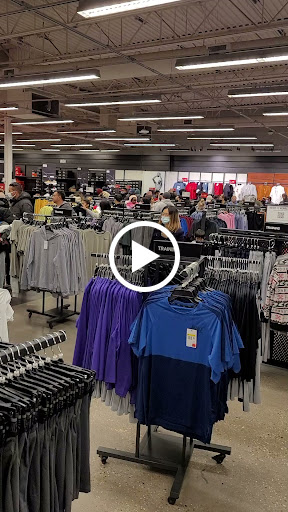 Clothing Store «Nike Factory Store», reviews and photos, 1520 Tanger Mall Dr #1520, Riverhead, NY 11901, USA