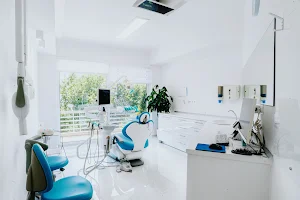 CitySmiles.gr - Αστέριος Μπράτσας - Χειρουργός Οδοντίατρος image