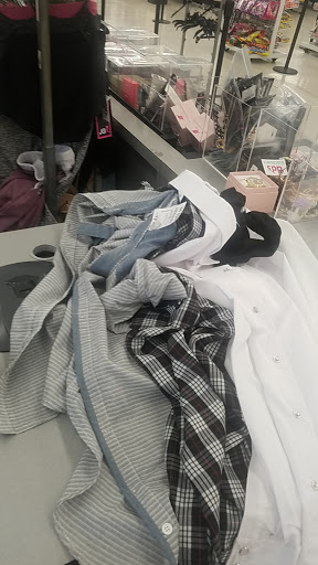 Discount Store «Fallas Discount Stores», reviews and photos, 2500 S Carrier Pkwy, Grand Prairie, TX 75052, USA