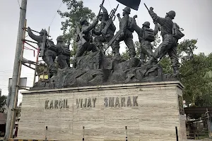 Kargil Vijay Smarak Statue image