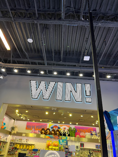 Sports Bar «Dave & Busters», reviews and photos