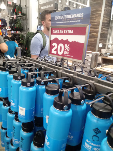 Sportswear Store «Columbia Sportswear Outlet Store», reviews and photos, 12801 W Sunrise Blvd, Sunrise, FL 33323, USA