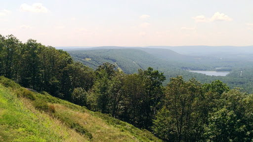 Golf Shop «Eagle Rock Golf Clubhouse & Pro Shop», reviews and photos, 191 Turnberry Ln, Hazle Township, PA 18202, USA