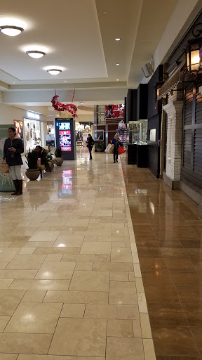 Shopping Mall «The Shops at Chestnut Hill», reviews and photos, 199 Boylston St, Chestnut Hill, MA 02467, USA