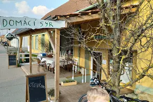 Statek Jinačovice farma a výletní místo s kavárnou image