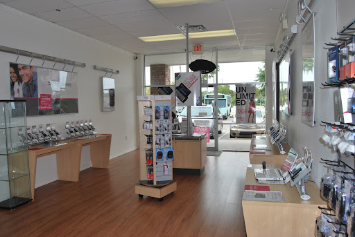Cell Phone Store «T-Mobile», reviews and photos, 12179 S Apopka Vineland Rd #14B, Orlando, FL 32836, USA