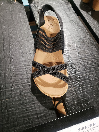 Shoe Store «DSW Designer Shoe Warehouse», reviews and photos, 2500 Central Park Ave, Yonkers, NY 10710, USA