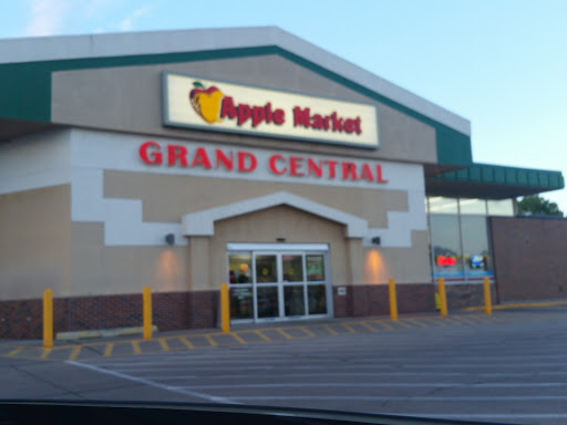 Grocery Store «Grand Central Apple Market», reviews and photos, 7 W 25th St, Kearney, NE 68847, USA