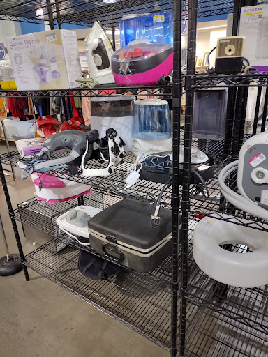 Thrift Store «Happy Valley Goodwill Retail Store & Donation Center», reviews and photos, 1565 W Happy Valley Rd, Phoenix, AZ 85085, USA