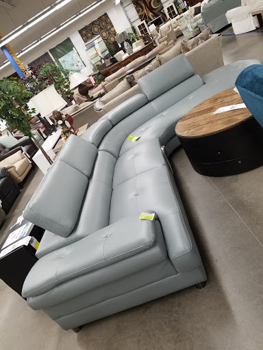 Outlet Store «Rooms To Go Outlet Furniture Store - Seffner», reviews and photos, 11540 E Highway 92, Seffner, FL 33584, USA