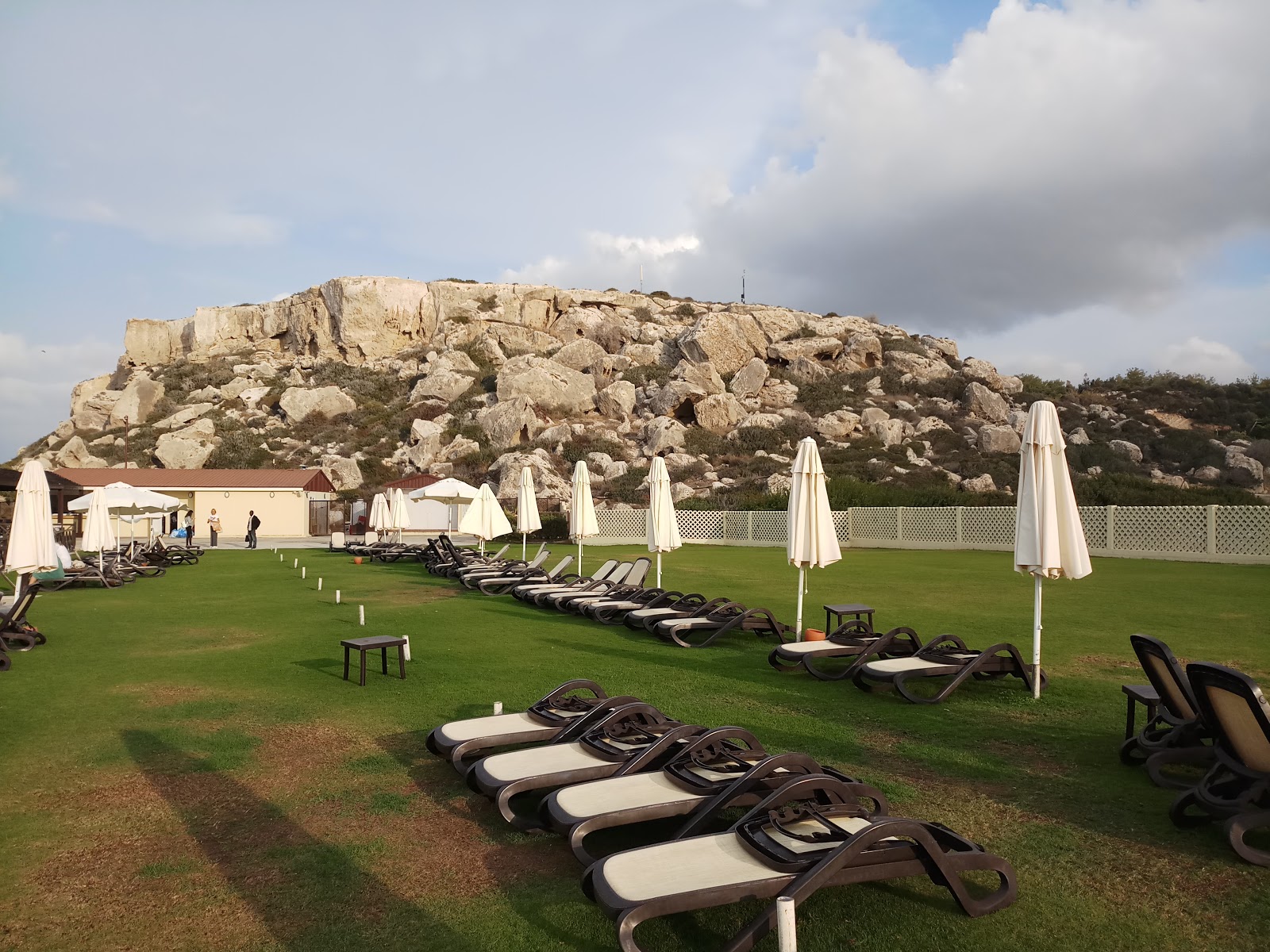 Φωτογραφία του Korineum beach με καθαρό νερό επιφάνεια