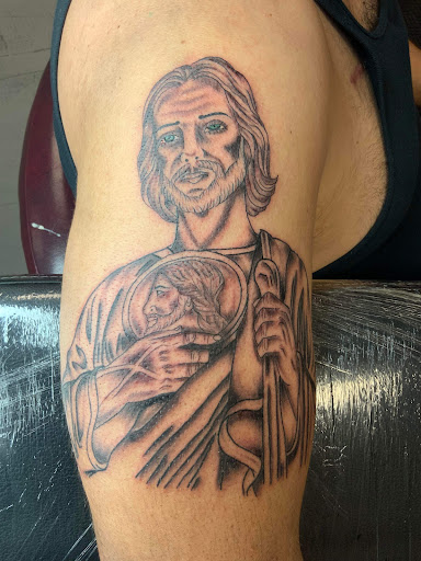 Explore dragon sleeve tattoo ideas, creative tattoo ideas in Naples, available at IndigenousTinta tattoo studio