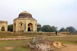 Bua Hasan monument image