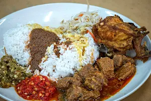 Hidangan Nasi Padang Sukaramai image