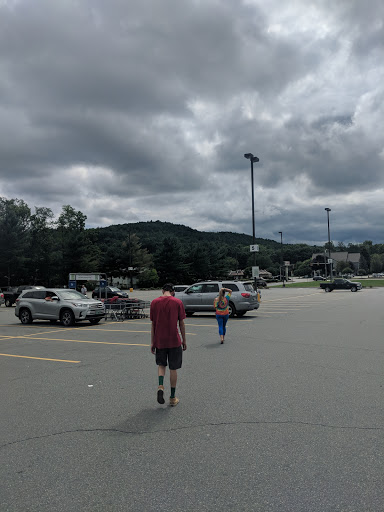 Grocery Store «Hannaford Supermarket», reviews and photos, 220 Washington St, Claremont, NH 03743, USA