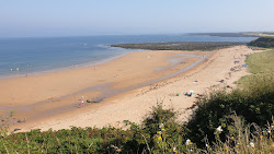 Foto von Longhoughton Strand mit lange, gerade küste
