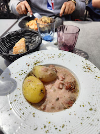 Plats et boissons du Restaurant La Poule blanche à Ormes - n°12