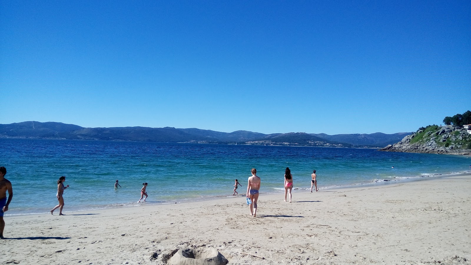 Foto van Caveiro beach met turquoise puur water oppervlakte