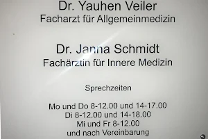 Herr Dr. med. Yauhen Veiler image