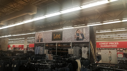 Outlet Store «VF Outlet», reviews and photos, 15501 S Apopka Vineland Rd, Orlando, FL 32821, USA