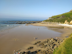 Playa de Vidiago'in fotoğrafı dağlarla çevrili