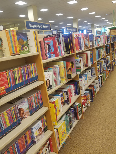 Book Store «Barnes & Noble», reviews and photos, 270 Buckland Hills Dr #1024, Manchester, CT 06040, USA