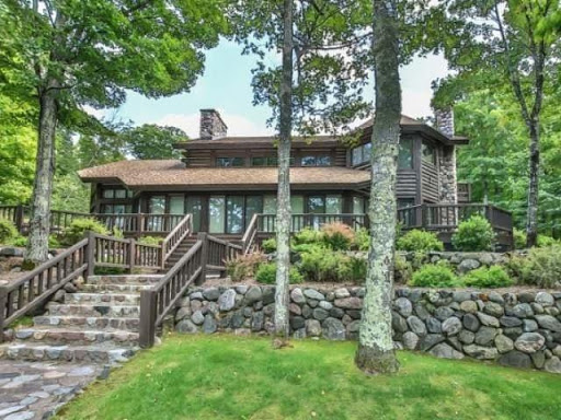 Real Estate Agency «JOLIN-LASIER GROUP | Coldwell Banker, Mulleady Inc. | Minocqua, WI Real Estate | NorthWI.property», reviews and photos, 8262 US-51, Minocqua, WI 54548, USA
