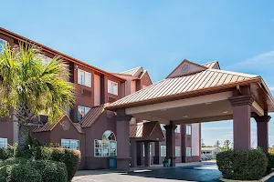 Econo Lodge Inn & Suites Natchitoches image