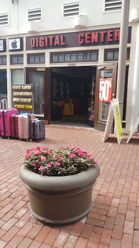 Digital Center, 9101 International Dr suite 1112, Orlando, FL 32819, USA, 