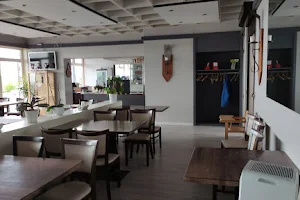 Bato's Spezialitäten Restaurant am Flughafen image