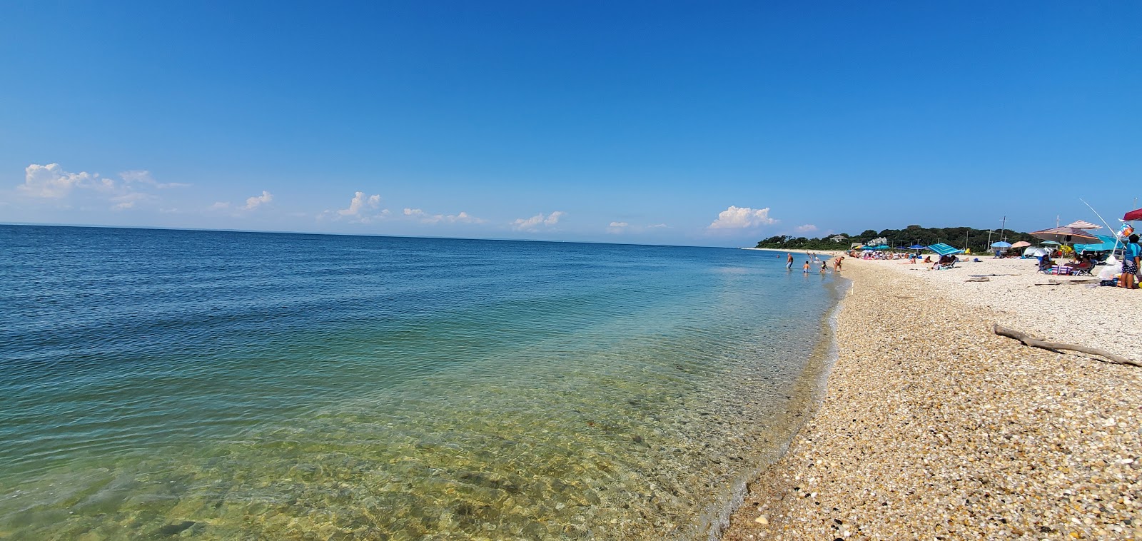 Foto von Truman's Beach mit kleine, beiger kiesel Oberfläche