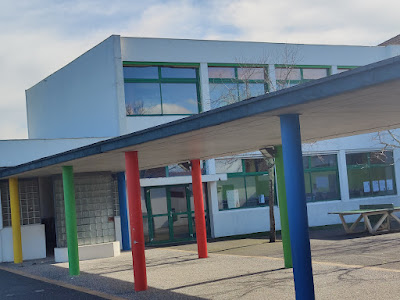 Ecole élémentaire et maternelle à Carcans