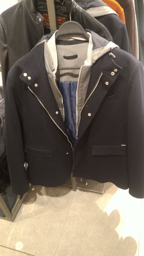 Stores to buy men's trench coats Frankfurt