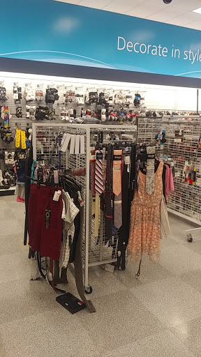 Clothing Store «Ross Dress for Less», reviews and photos, 7065 Cermak Rd, Berwyn, IL 60402, USA