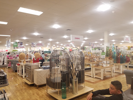 Department Store «T.J. Maxx & HomeGoods», reviews and photos, 111 Taunton St, Plainville, MA 02762, USA
