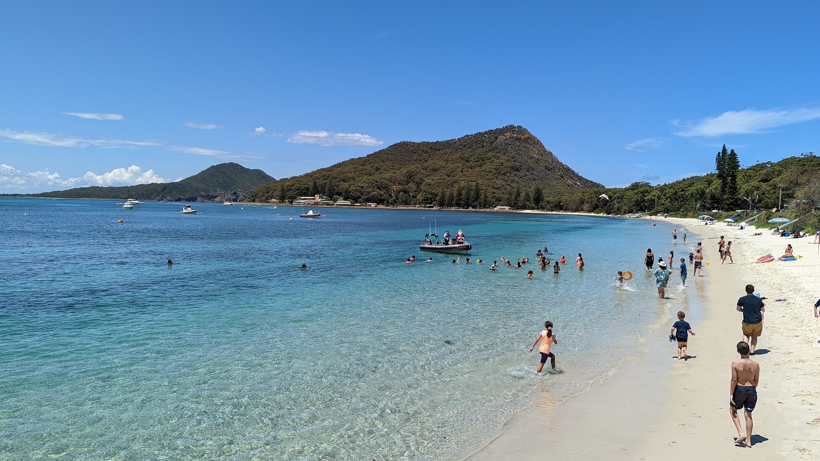 Foto von Shoal Bay Beach und seine wunderschöne Landschaft