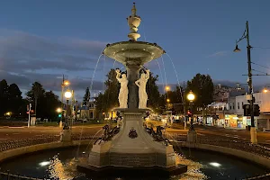 Alexandra Fountain image