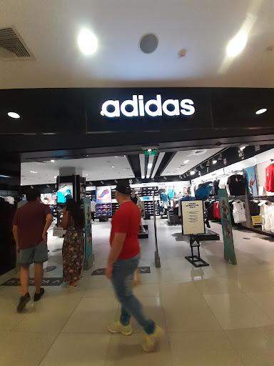 Adidas Store Piura, Open Plaza