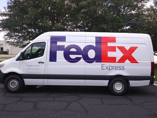 Shipping and Mailing Service «FedEx Ship Center», reviews and photos, 10781 Coursey Blvd, Baton Rouge, LA 70816, USA