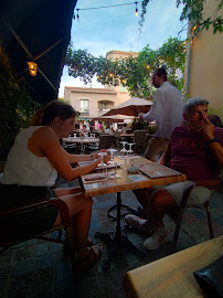 Atmosphère du Restaurant méditerranéen La Favouille ( cuisine Provencale ) à Le Lavandou - n°14
