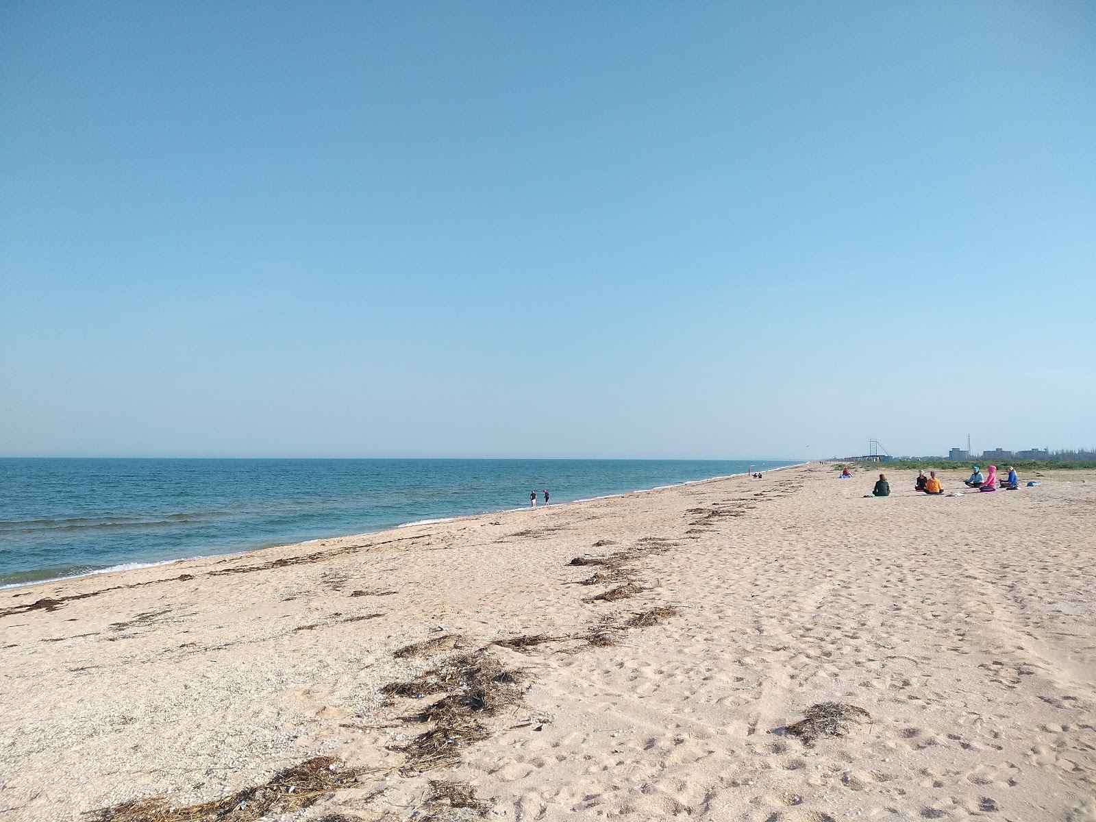 Foto di Plyazh Shchaslyvtsevo con una superficie del sabbia di conchiglie beige