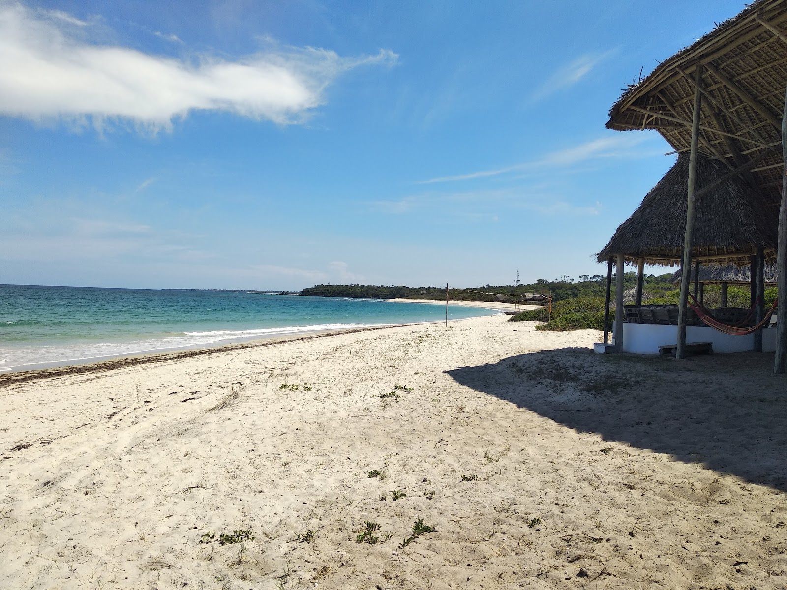 Photo de Kutani Beach avec rivage droit, long