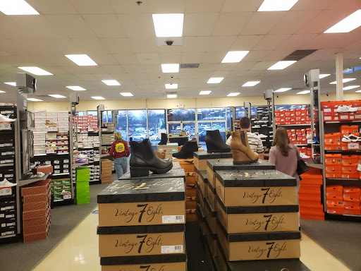 Shoe Store «Shoe Carnival», reviews and photos, 740 Ernest W Barrett Pkwy NW, Kennesaw, GA 30144, USA