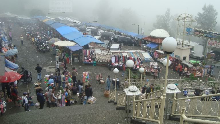 Parking Area Atta Awun Mosque Puncak