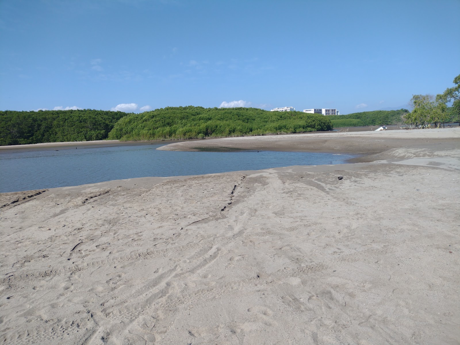 Photo de Ramada beach zone des équipements