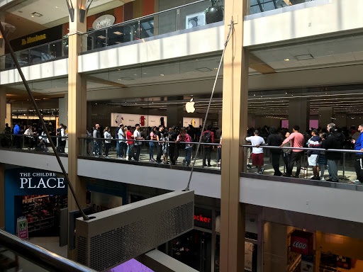 Computer Store «Apple Queens Center», reviews and photos, 90-15 Queens Blvd, Elmhurst, NY 11373, USA